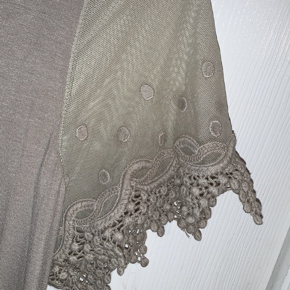 Top - Picture 2 of 4